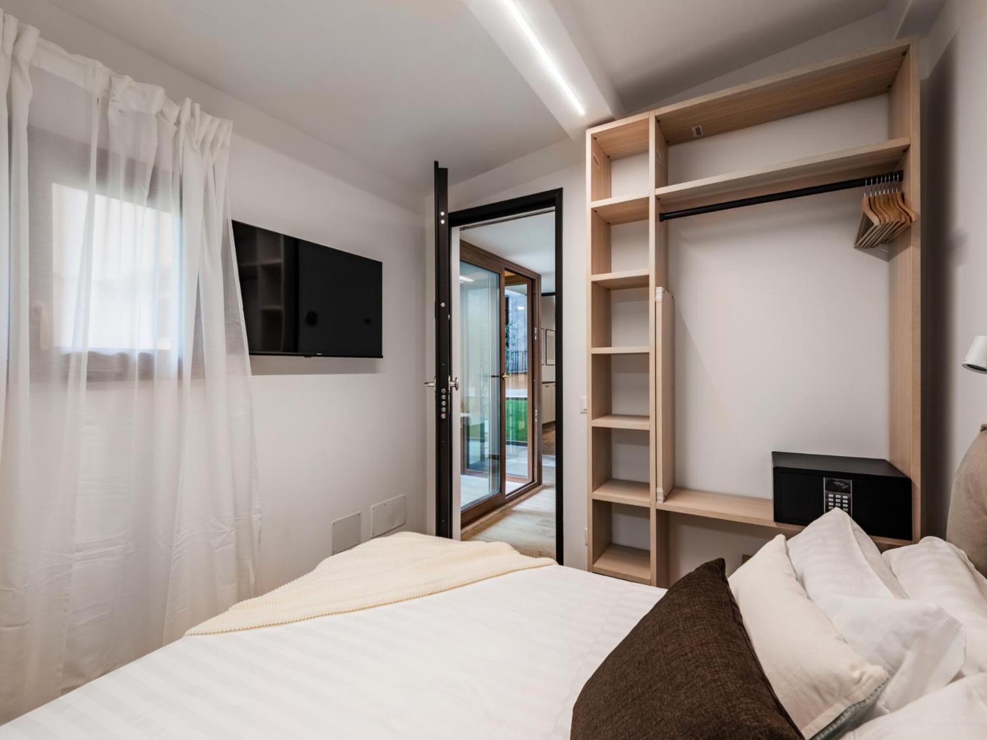 The Rent - Peaceful Oasis With Garden And Jacuzzi Near The Colosseum Rom