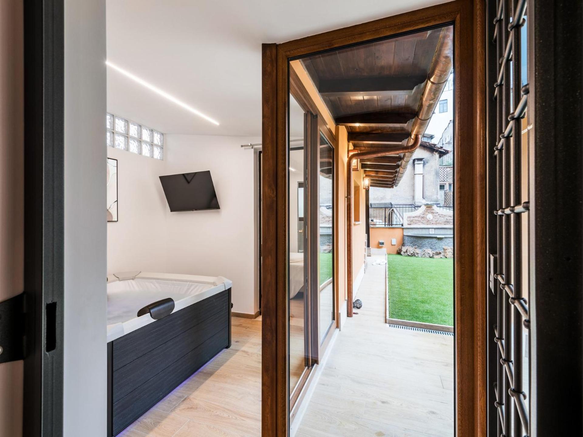 The Rent - Peaceful Oasis With Garden And Jacuzzi Near The Colosseum