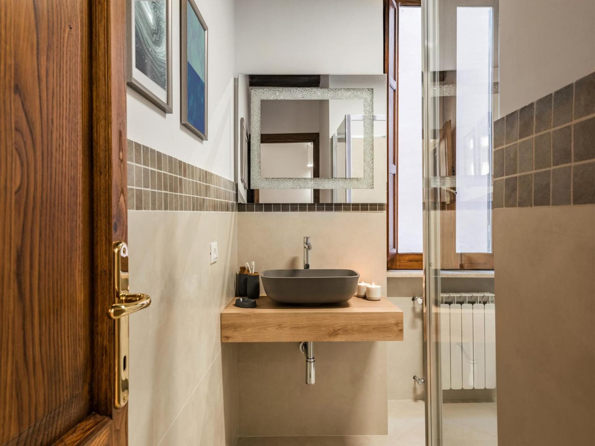 The Rent - Peaceful Oasis With Garden And Jacuzzi Near The Colosseum Rom