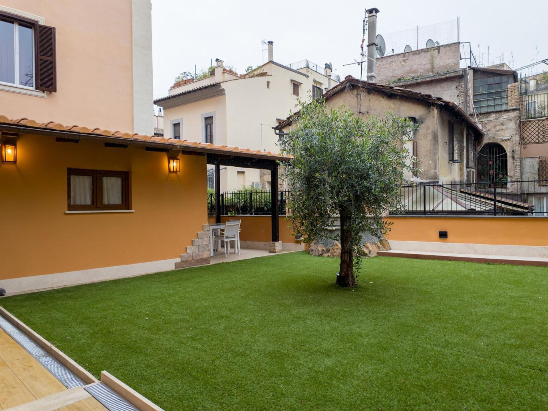 The Rent - Peaceful Oasis With Garden And Jacuzzi Near The Colosseum Rom