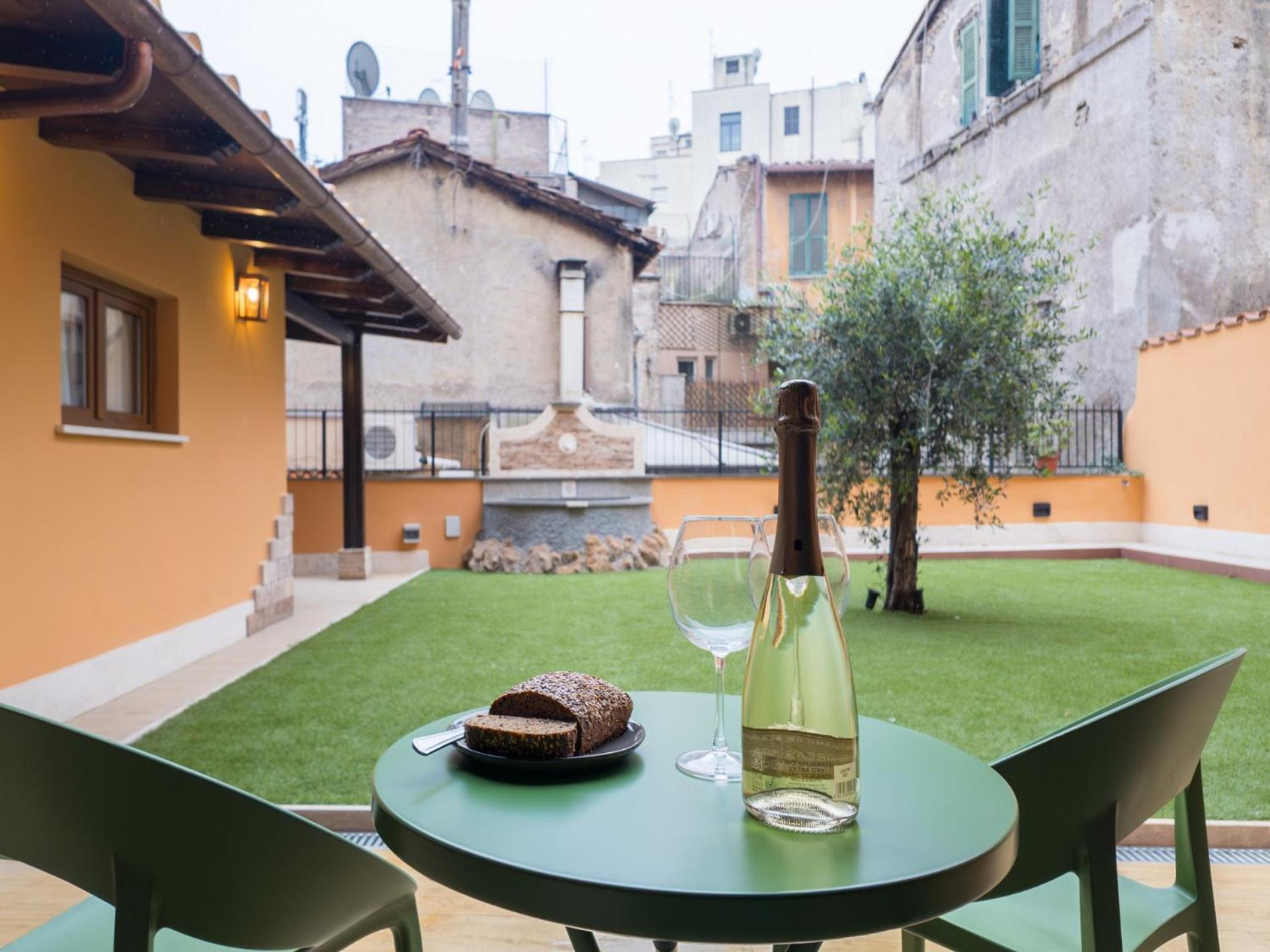 The Rent - Peaceful Oasis With Garden And Jacuzzi Near The Colosseum Apartment Rom